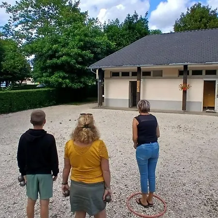 à Pleaux, Animaux Ok - 6 Pers. - Api-1-52-2264 Parque de Campismo *